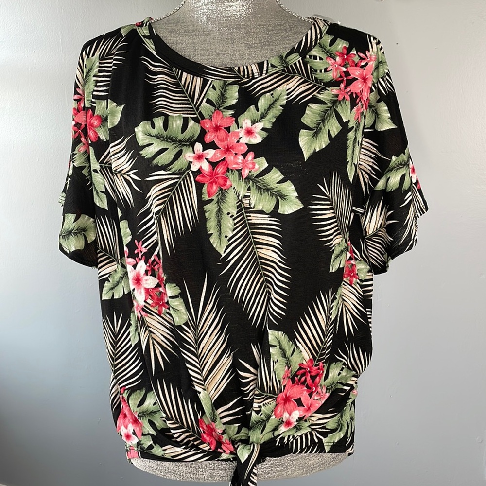 Ruffle sleeve Top - Picture 7 of 10